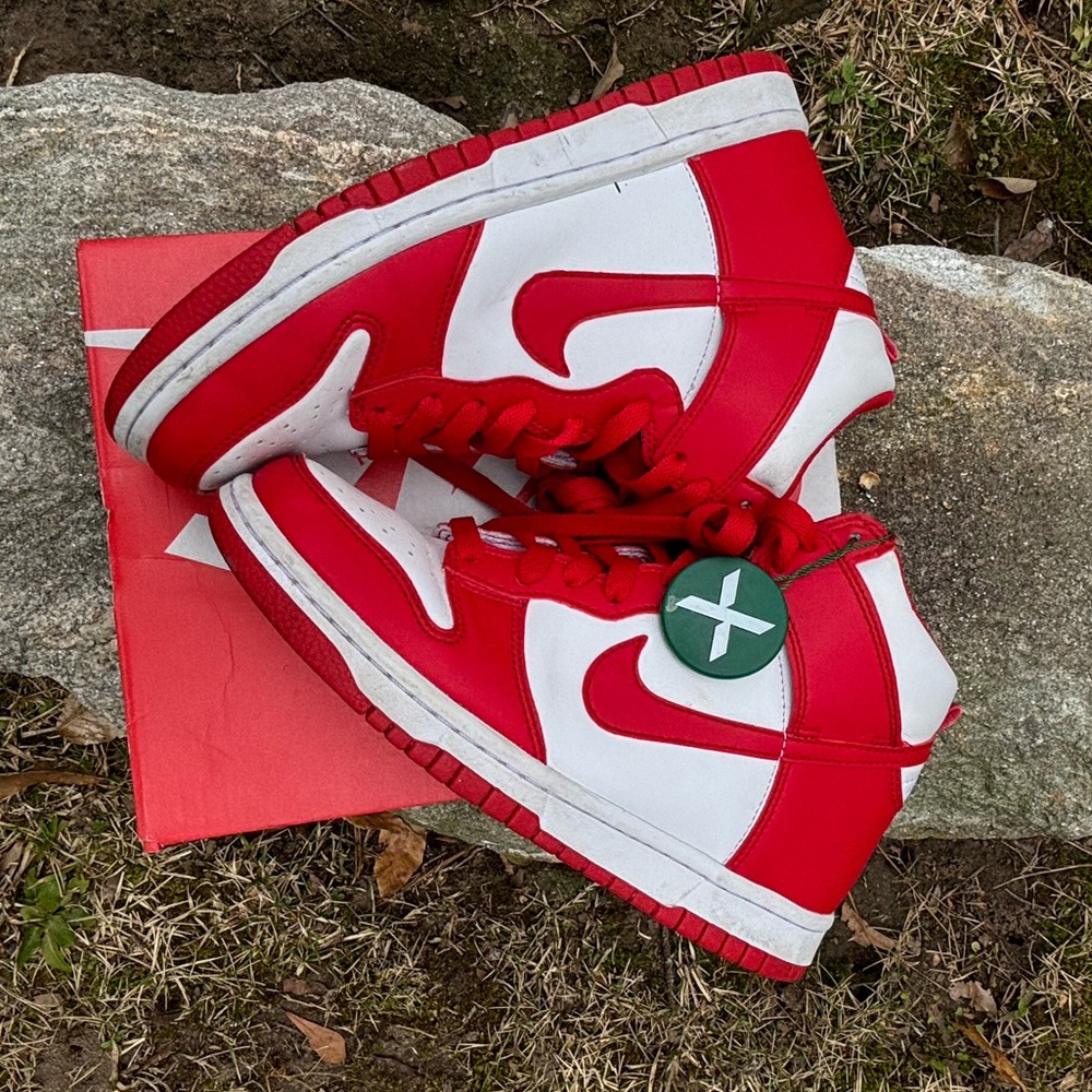 Nike Dukk HighTop Red